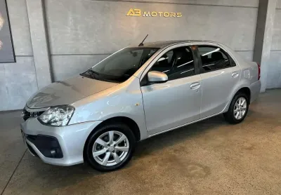Toyota Etios SD XS 15 AT - Prata - 2017/2018