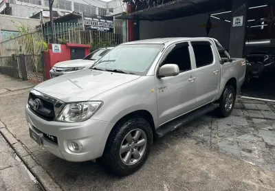Hilux cd 2.5 4x4 diesel mec – ideal pra quem busca força, resistência e desempenho em qualquer terre