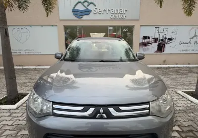 Outlander 4x2 com teto solar 2015