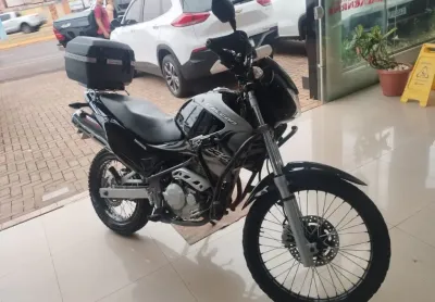 A moto esta bem conservada