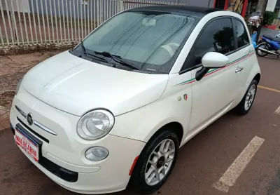 Esse carro esta bem conservado super economico muito facil de estacionar