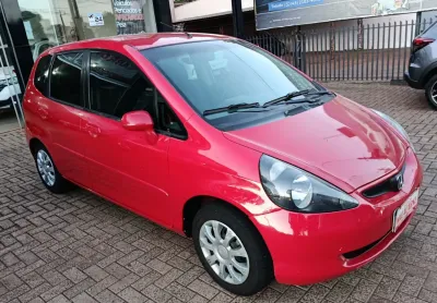 Esse carro esta bem conservado um carro automatico e com um preço muito bom