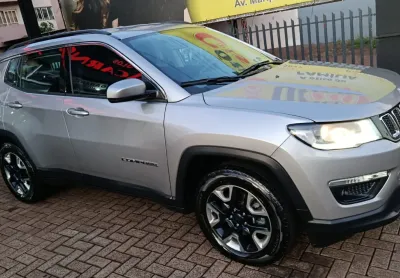 Esse carro esta super conservado pouco rodado muito confortavel