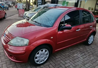 Esse carro esta bem conservado muito economico e bem confortavel