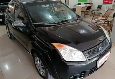 Esse carro esta bem conservado super economico bem confortavel