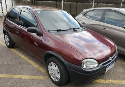 Vendo corsa 99
direção hidráulica 
pneus e amortecedores novos
15.000,00