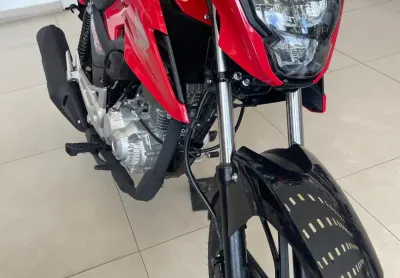 Cg 160 fan, farol e lanterna em led, freio a disco na dianteira 