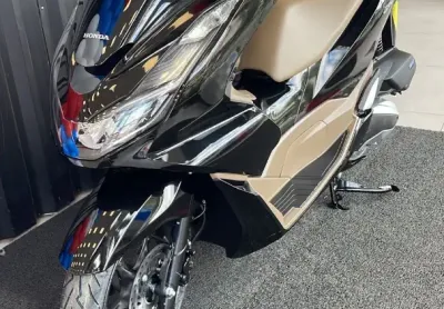 Pcx dlx abs         moto automática , com baú porta objetos, alerta e etc…