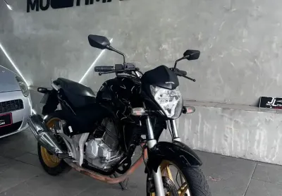 Cb300r 2015 bem novinha
