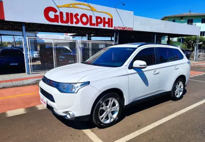 Mitsubishi outlander 2.0 16v gasolina automático — 2015 - conforto, espaço e estilo em um suv!