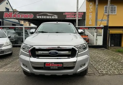 Ranger xlt está impecável, com excelente acabamento interno e toda a força do motor flex 2.5