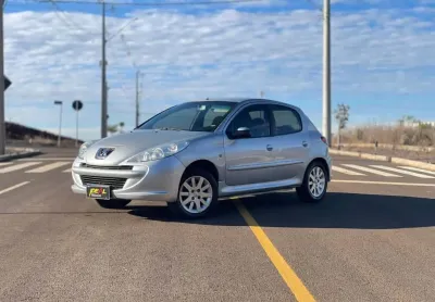 Peugeot 207 xr 1.4  - prata - 2010/2011