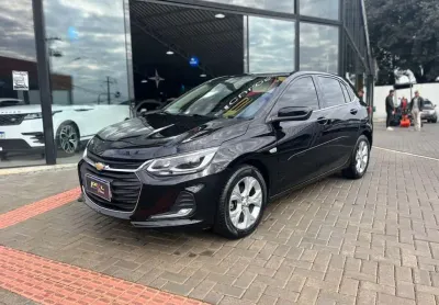 Chevrolet onix hatch premium - preta - 2020/2020