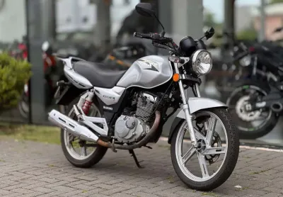Suzuki gsr 150i  - prata - 2015/2016