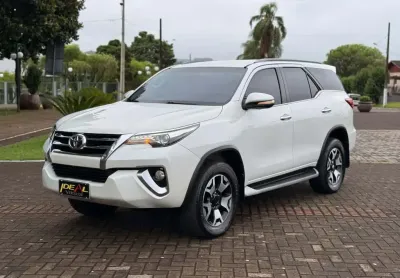 Toyota hilux sw4 srx 4x4 2.8 tdi - branca - 2016/2017