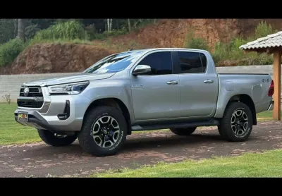 Toyota Hilux CD - Prata - 2021/2022