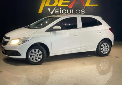 Chevrolet Onix HATCH LT 1.0 8V FlexPower 5p Mec.  - Branca - 2013/2013