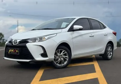Toyota Yaris XS 1.5 - Branca - 2022/2023