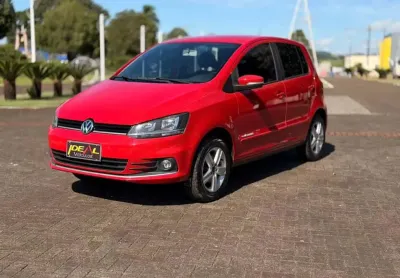 Volkswagen Fox Comfortline 1.0 Flex 12V 5p  - Vermelha - 2016/2017