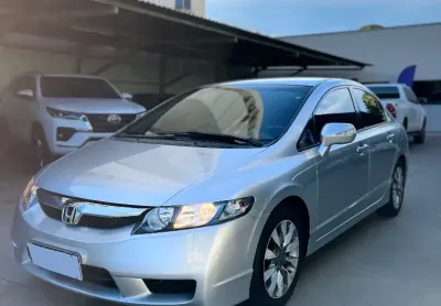 Honda civic super conservado , está aqui na aero car multimarcas em goiânia -go