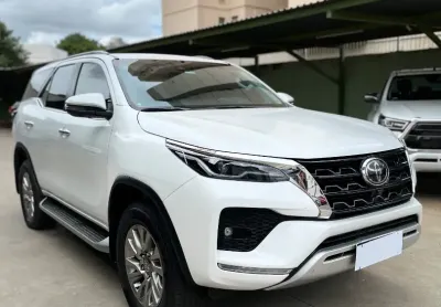 Sw4 2023/24 super conservada , o veículo está em loja aqui em goiânia-go