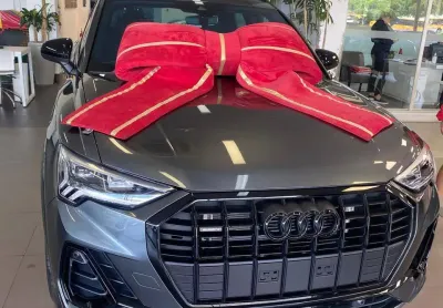 Audi Q3 SUV PERFORMANCE BLACK PLUS COM SONOS CINZA ESCURO ARO 20 DE FÁBR