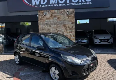 Ford fiesta, carro super completo e conservado, ar gela mais que geladeira, carro ótimo custo benefí