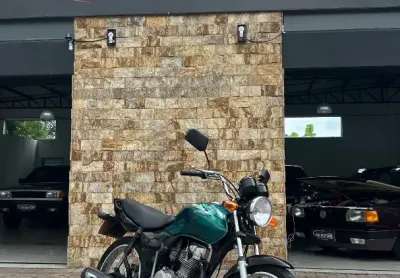 Honda CG 125 Titan KS Ano: 2004  Cor: Verde  Categoria: Street