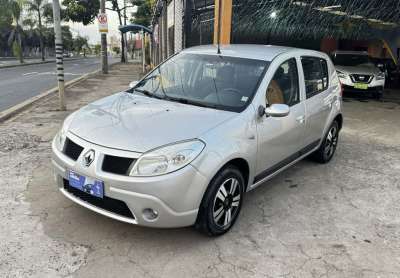 Sandero privilège hi-flex 1.6 8v 5p