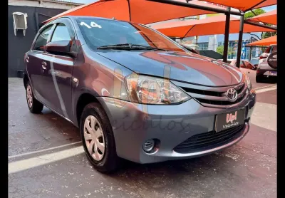 Toyota etios hb x - cinza - 2013/2014