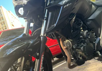 Vendo Fazer 250/ pantera negra Ano:2022/ mod: 2023Kilometragem: 28.000