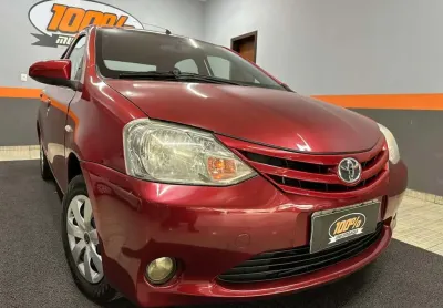 Toyota etios sd x - vermelha - 2014/2014