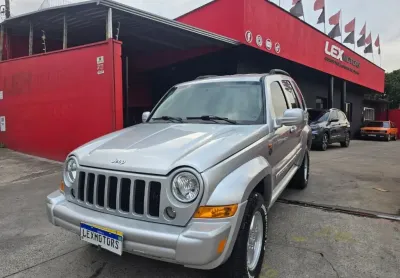 Desperte o espirito aventureiro que há em você jeep cherokee sport impecável 