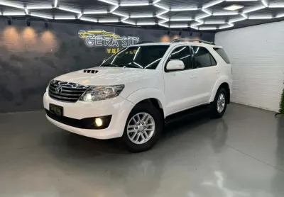 Toyota hiluxsw4 srv4x4 2014