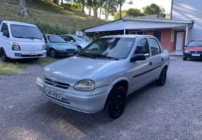 Carro em ótimo estado de conservaçao  revidado  documento em dia .