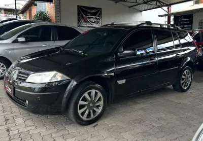 Megane 1.6 dynamique grand tour 16v espaçosa e confortável 