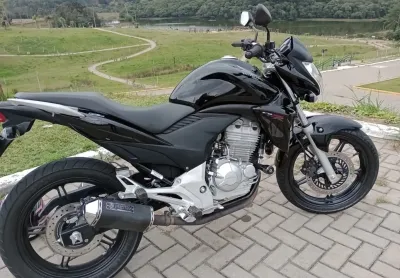 Honda cb 300r impecável segundo dono sem detalhes ótima…..