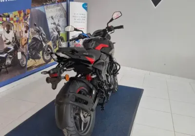 Bajaj dominar ns 160, moto perfeita para o dia a dia. Leve, econômica, ágil no transito