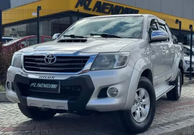 Toyota hilux cd srv d4-d 4x4 3.0 tdi 8v 116cv tb diesel aut - prata - 2013/2013