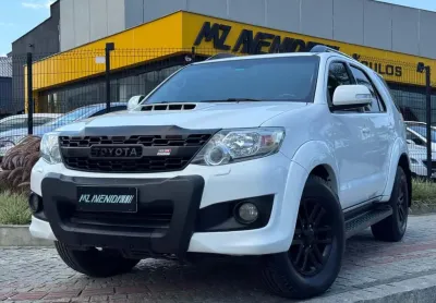 Toyota Hilux SW4 3.0 SRV 4X4 AUT DIESEL 2014 - Branca - 2014/2014