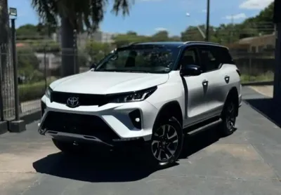 Toyota hilux sw4 2025 2.8 d-4d turbo diesel diamond 7l 4x4 automático