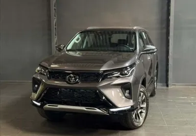 Toyota hilux sw4 2026 2.8 d-4d turbo diesel srx platinum 7l 4x4 automático