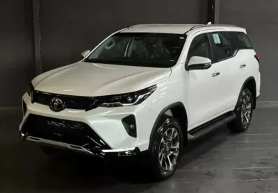 Toyota hilux sw4 2026 2.8 d-4d turbo diesel srx platinum 7l 4x4 automático