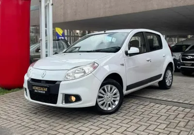 Renault sandero pri 16 2012