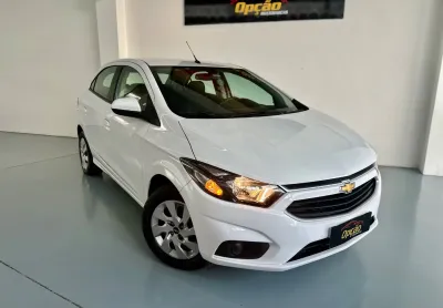 Onix 1.4 lt automático, impecável, possui manual e chave reserva 