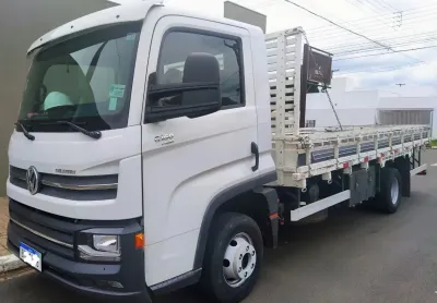 Vw delivery 6.160 20 baixo km, carroceria de madeira, excelente completo