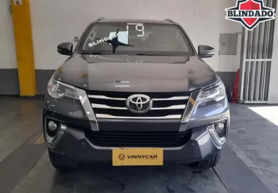 Toyota Hilux sw4 2019 2.7 srv 7 lugares 4x2 16v flex 4p automático