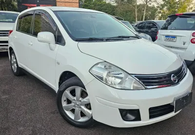 Nissan tiida 1.8 impecável 