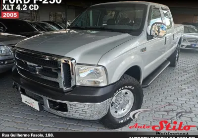 Ford F-250 XLT CD 4.2 Turbo Diesel 6cc Motor MWM. Super bem conservada.