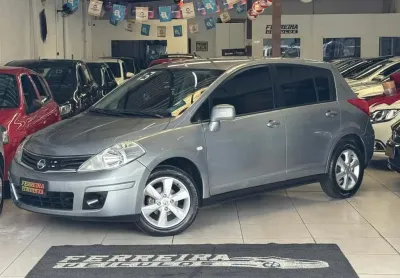 Nissan nissan tiida 1.8 s 2013